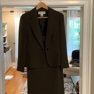 Chic Jones New York women’s suit
